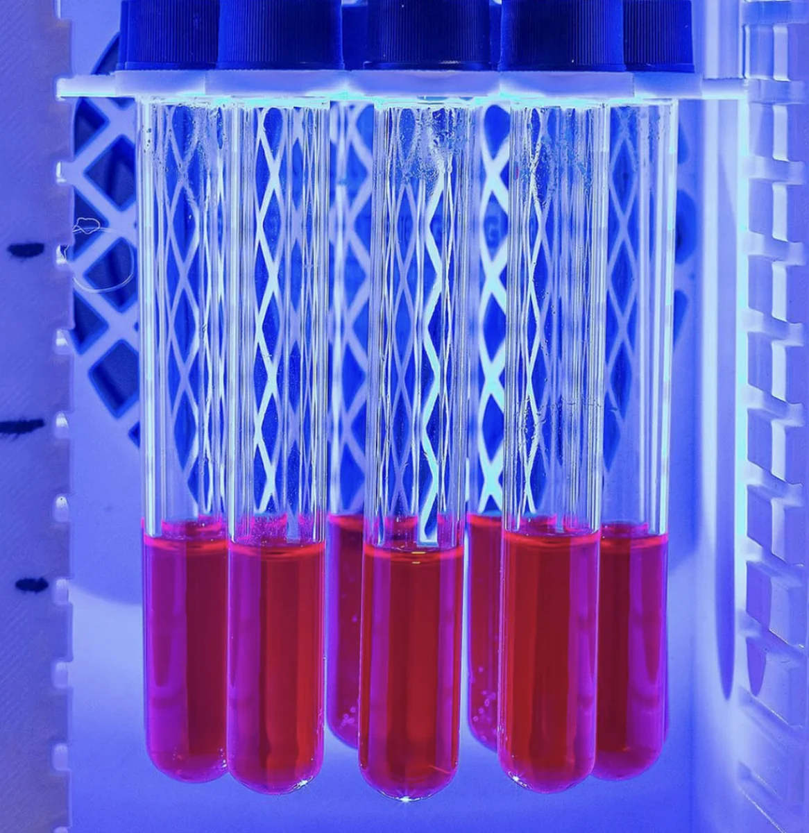 Molecular Solar Battery Stores Energy for Days, Yields Hydrogen on Demand