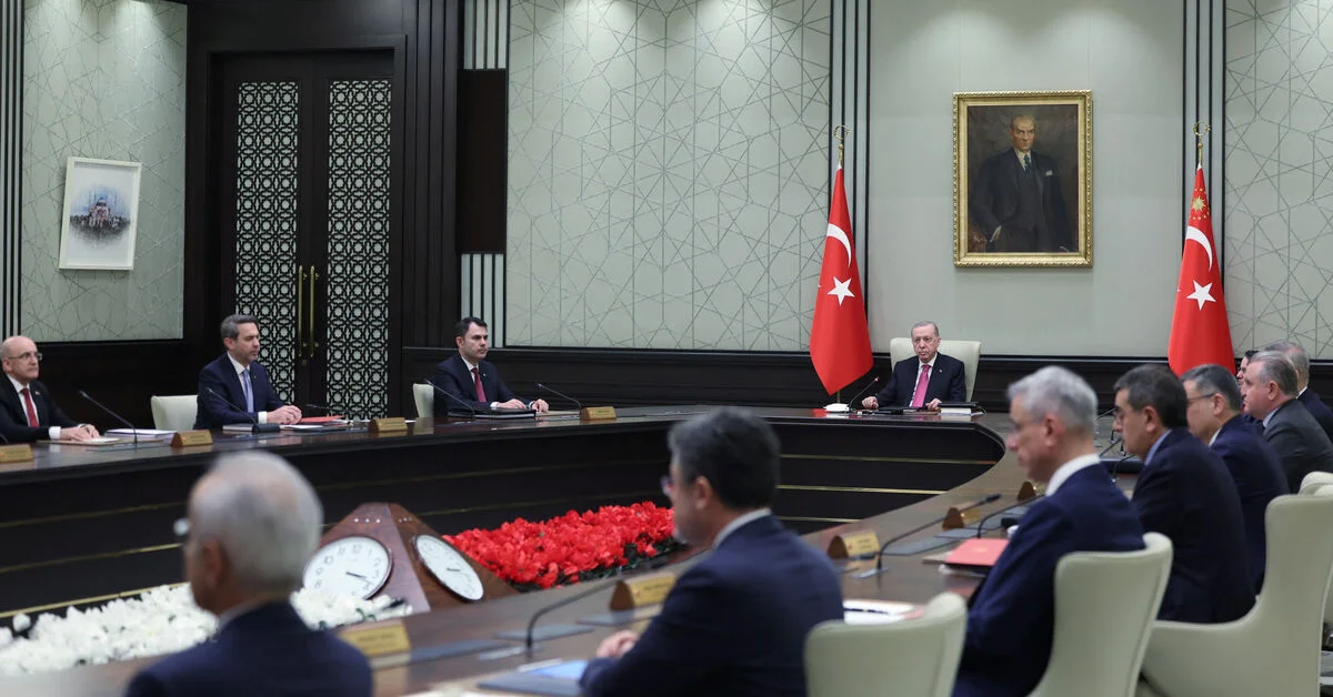 Turkey Conveying Messages Between Iran-US, Ruling Party Official Says