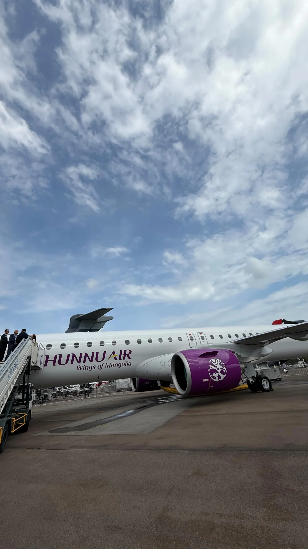 E195‑E2 Eliminates Middle Seats with Roomy 2‑2 Layout