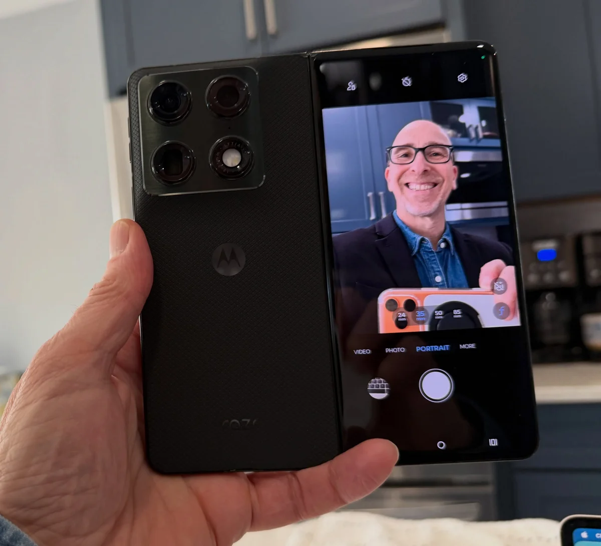 Motorola Razr Fold Impresses with Design, AI, Cameras