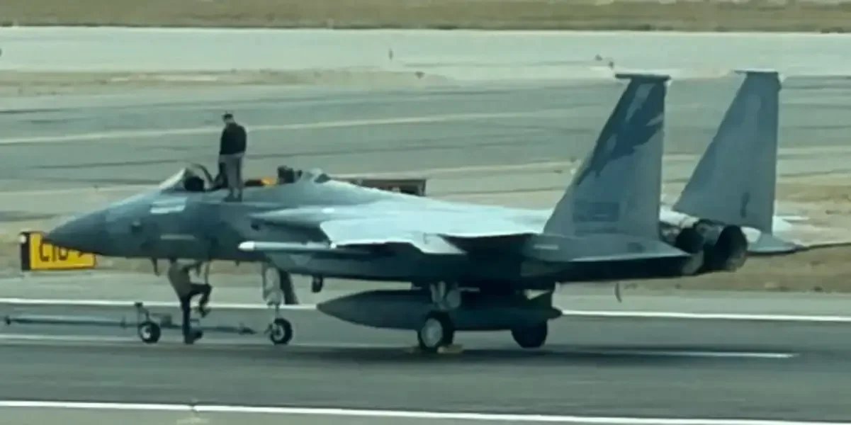 Pilot Lands F‑15 Safely After Canopy Loss at 21,000 Ft