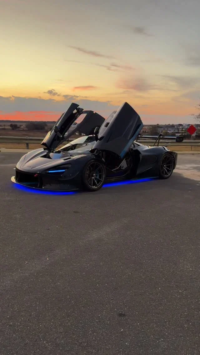Blue Carbon Fiber Wheels: Light, Strong, Supercar Ready