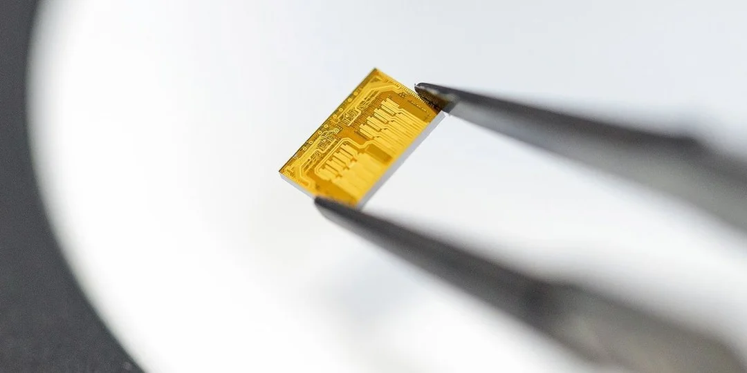 DWDM Multiplies Fiber Capacity, Accelerating Data Center Speeds