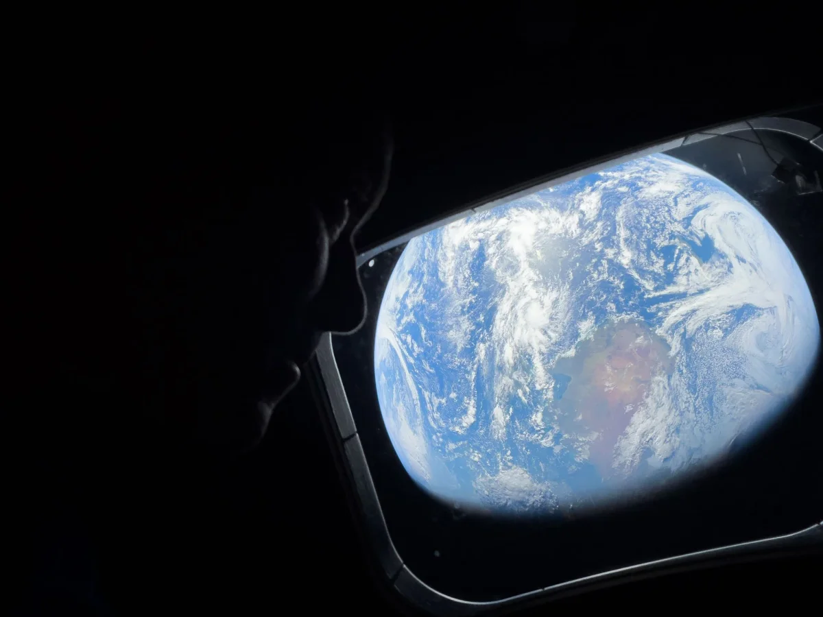 Apple’s Center Stage Puts the World in Your Selfie