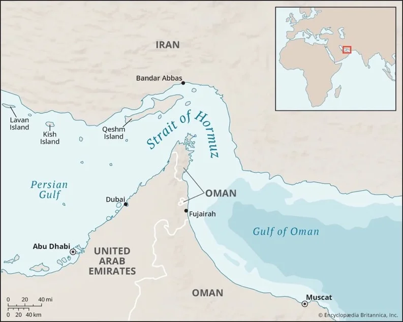 Omani‑flagged Tankers Navigate Strait Hugging Coastline