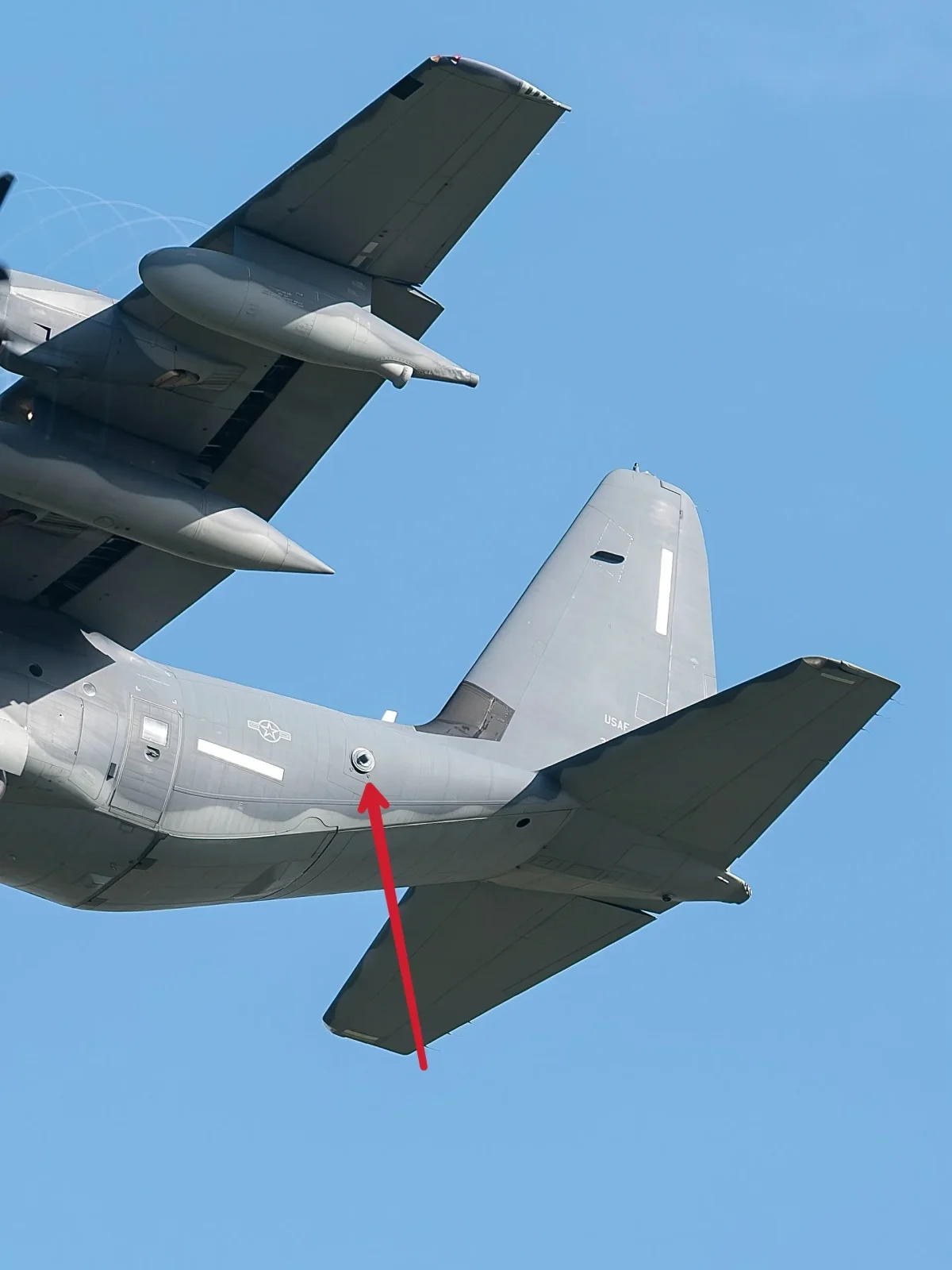 LAIRCM Dome: Laser Turret Jams Missiles on Military Aircraft