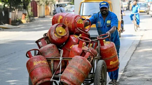 LPG Booking Gaps Tighten, Prices Rise From May 1