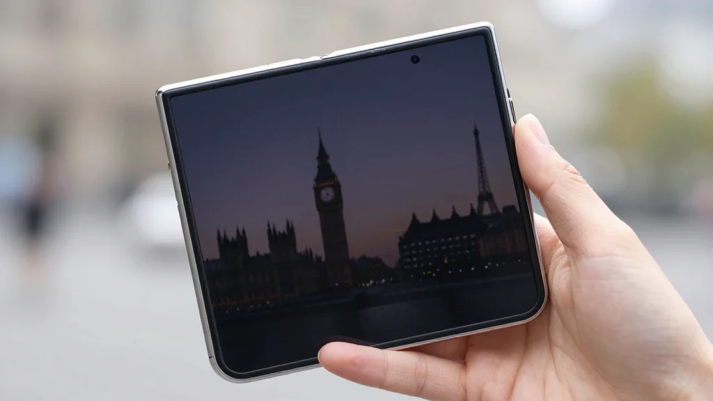 Motorola Razr Fold Opens European Pre‑orders at $2,000‑$2,300, Shipping May 6