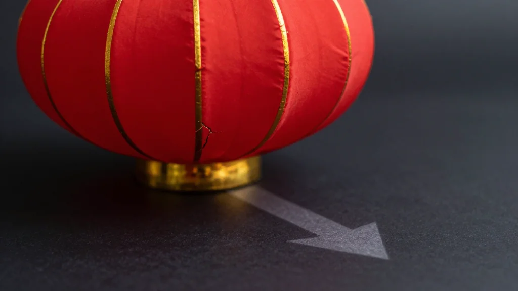 China’s April New Yuan Loans Fall 5% to 1.8 Trillion Yuan, First Decline in Nine Months