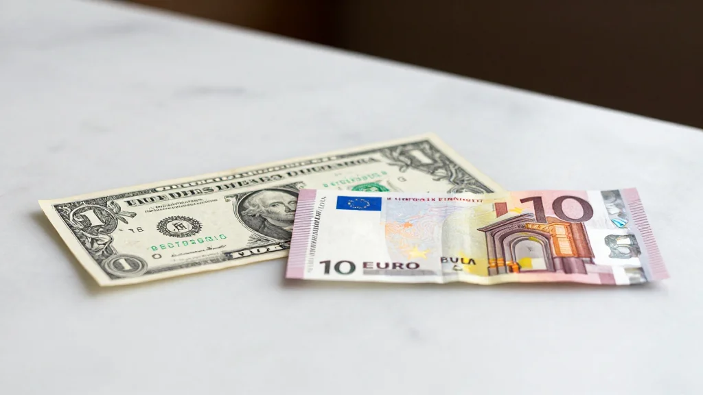 No Viable Alternative: US Dollar Remains Unshakable