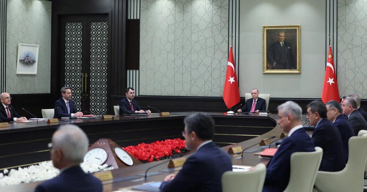 Turkey Conveying Messages Between Iran-US, Ruling Party Official Says