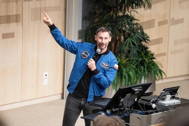 Watch ESA Astronaut Sławosz’s Talk at CERN