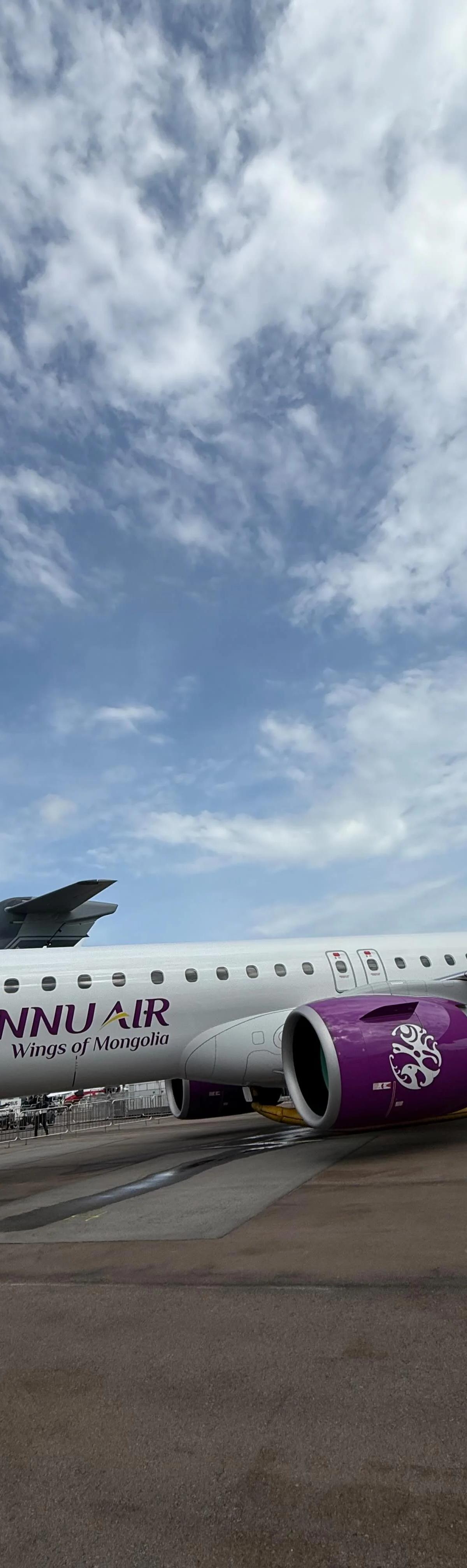 E195‑E2 Eliminates Middle Seats with Roomy 2‑2 Layout