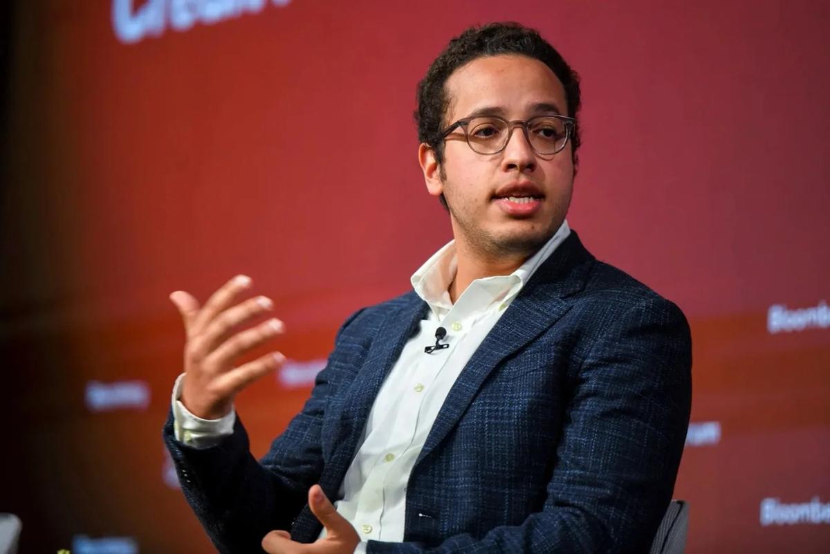 Young Parrot‑Lover Wields $20B in Europe’s Distressed Debt