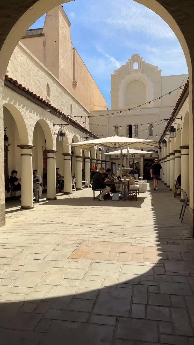 DualShot Captures Portrait and Landscape Simultaneously, but Framing Matters