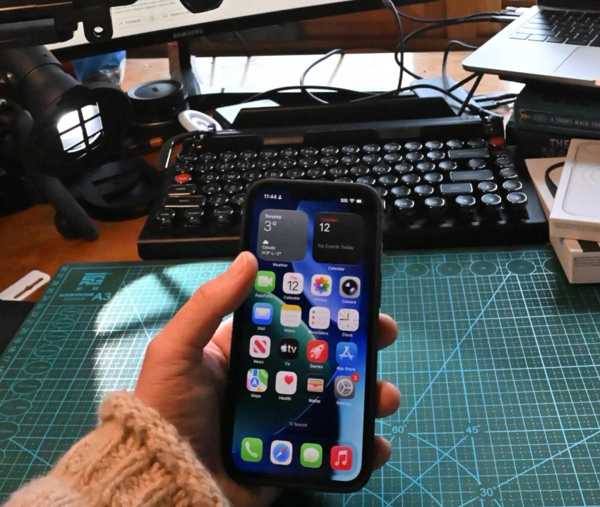 IPhone 17e Arrives: Review Starts, Ask Your Questions