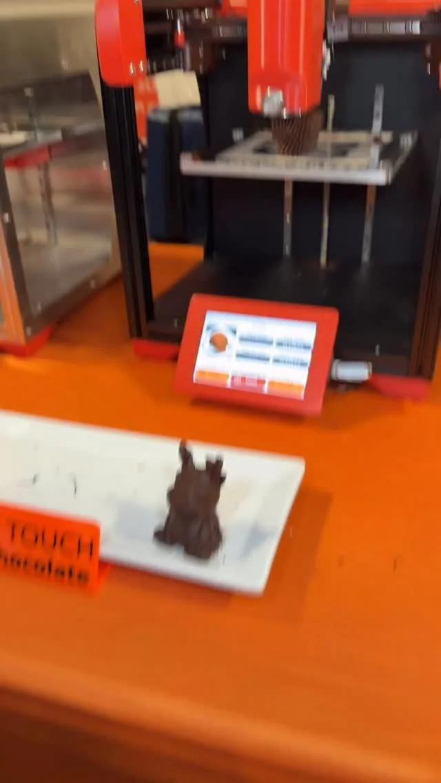 Chocolate 3D Printer Crafts Mini Eiffel Tower