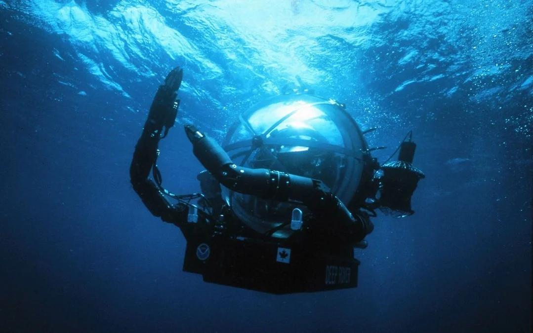 Deep Rover Enables 1km Underwater Exploration in Acrylic Bubble