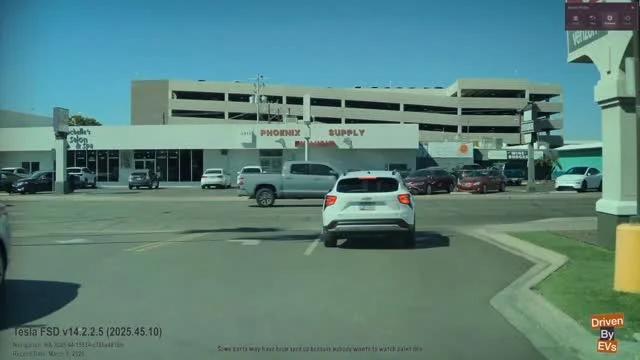 Tesla FSD Demands Driver Vigilance at Tricky Intersections