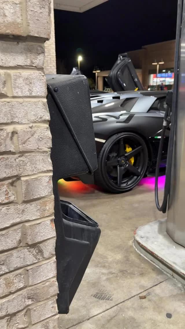 Lamborghini SVJ: Carbon‑Fiber Supercar Unleashed