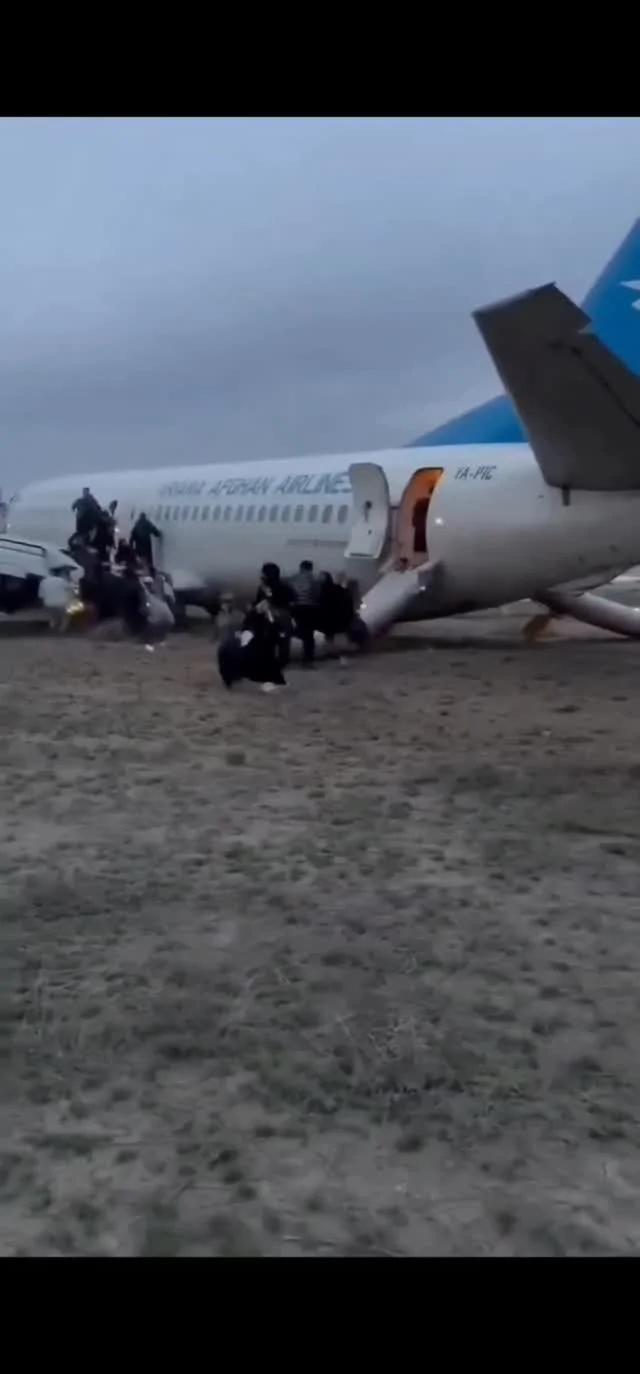 Ariana 737-400 Skids Off Kabul Runway, Injuries Reported
