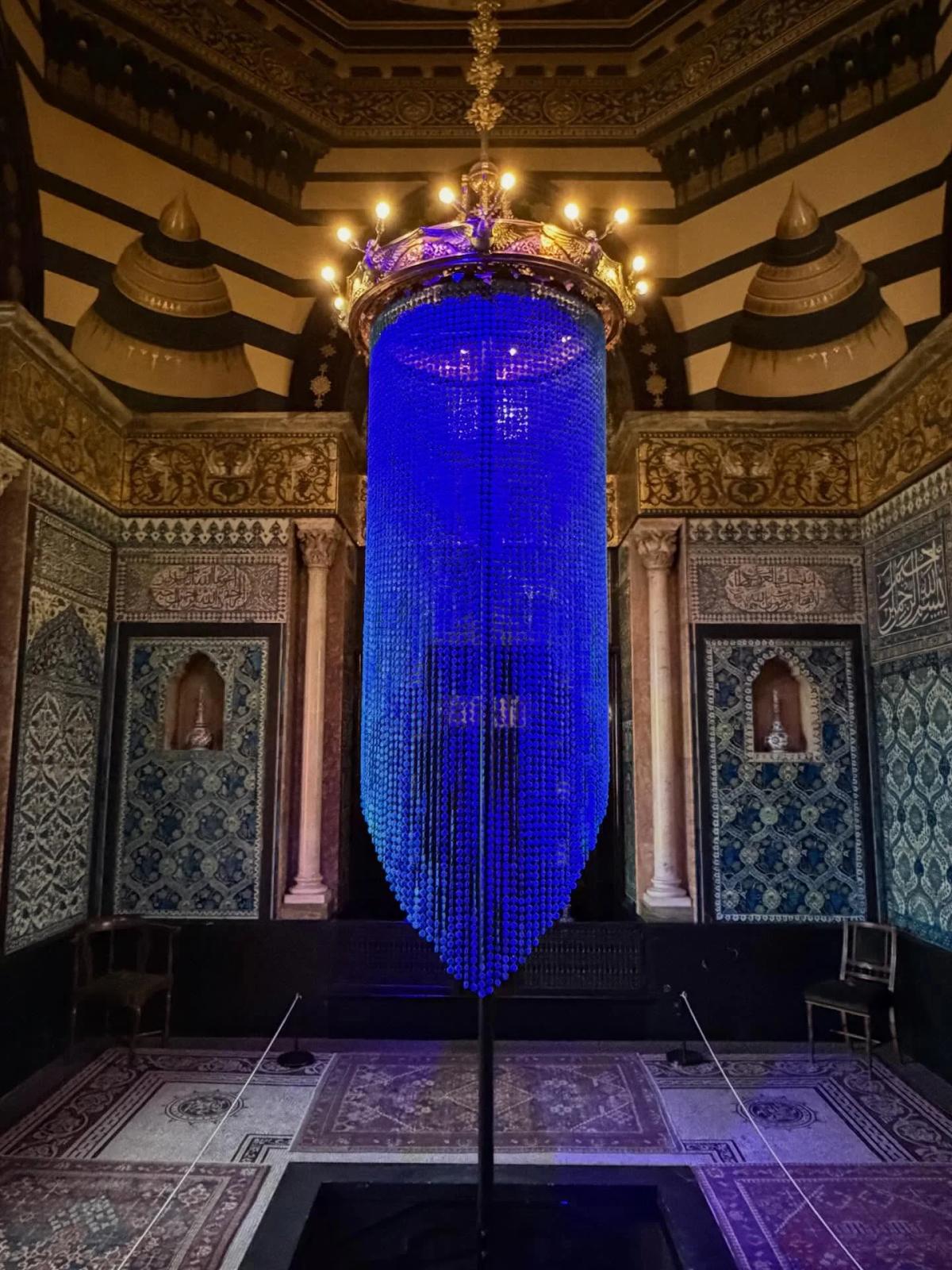 Entangled Gaze: Reversing the Passive Museum Look