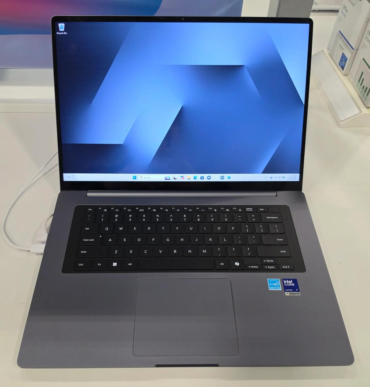 Galaxy Book6 Delivers Premium Build Under $1K