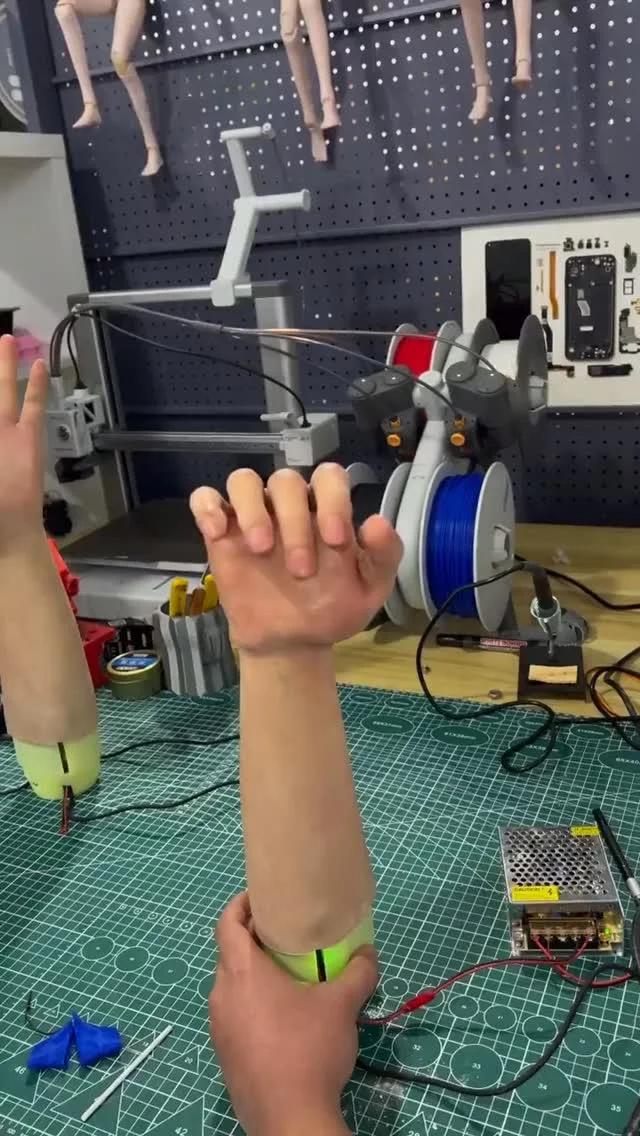 Robotic Hand Gets Skin‑Like Cover, Warmcore Tech