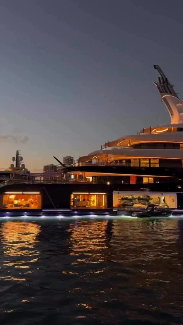 Miami Friday Night Yachtlife: BREAKTHROUGH’s Evening Elegance