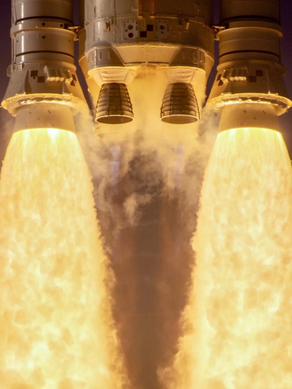 Moon‑bound Power: Artemis II Launches Astronauts Home