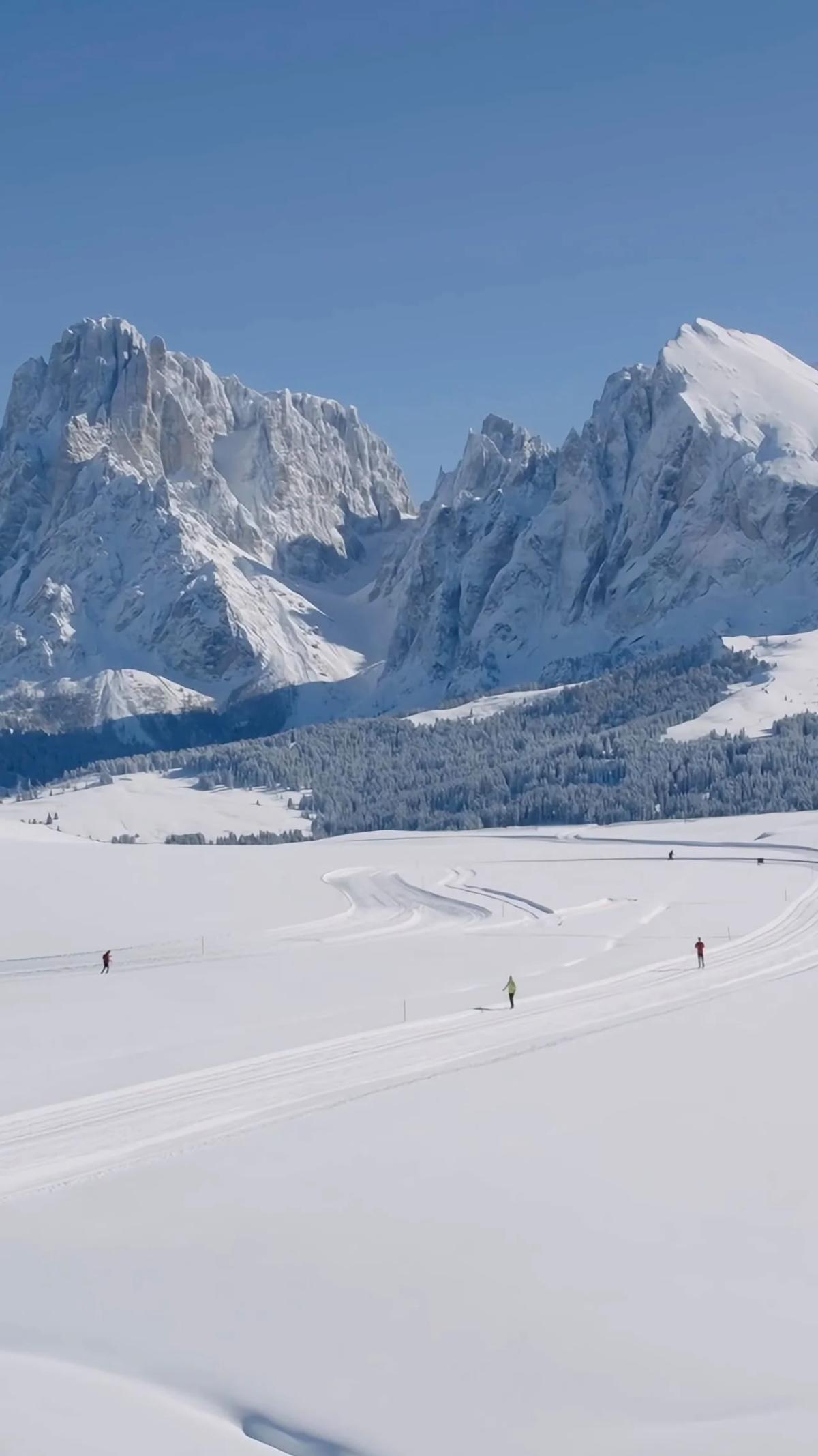 Dolomites Winter: Surreal Silence and Snow‑Capped Peaks