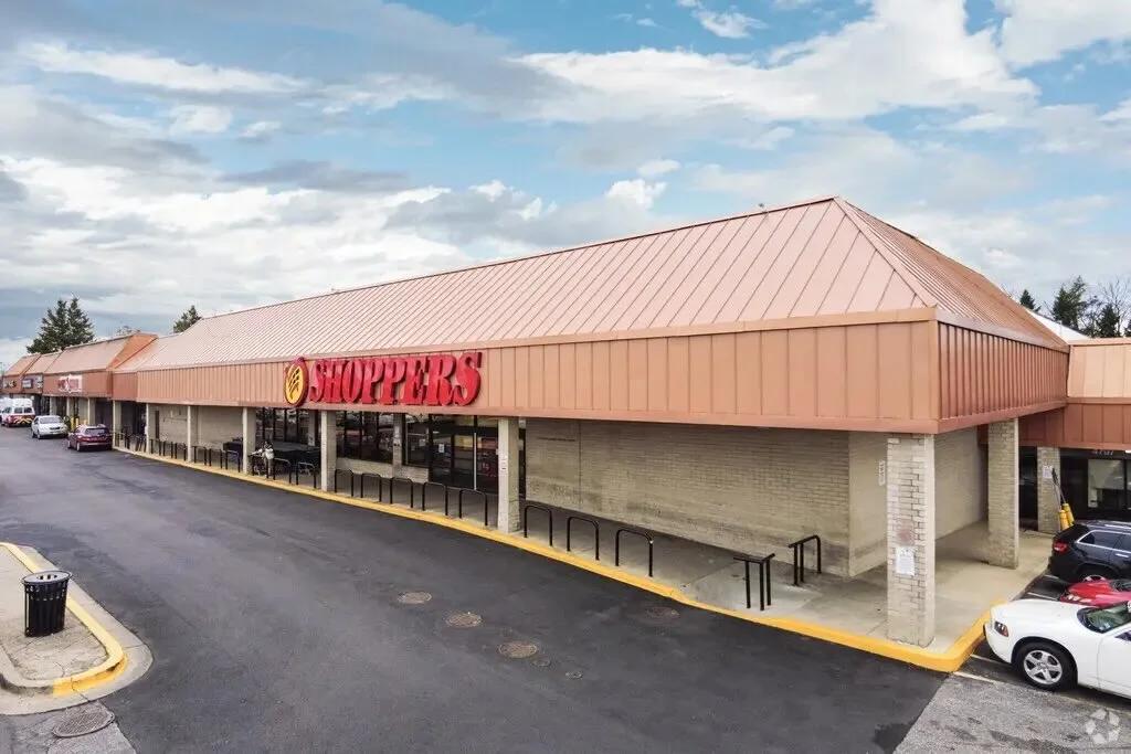 Ethnic Grocers Fill Gaps Left by Legacy Chains