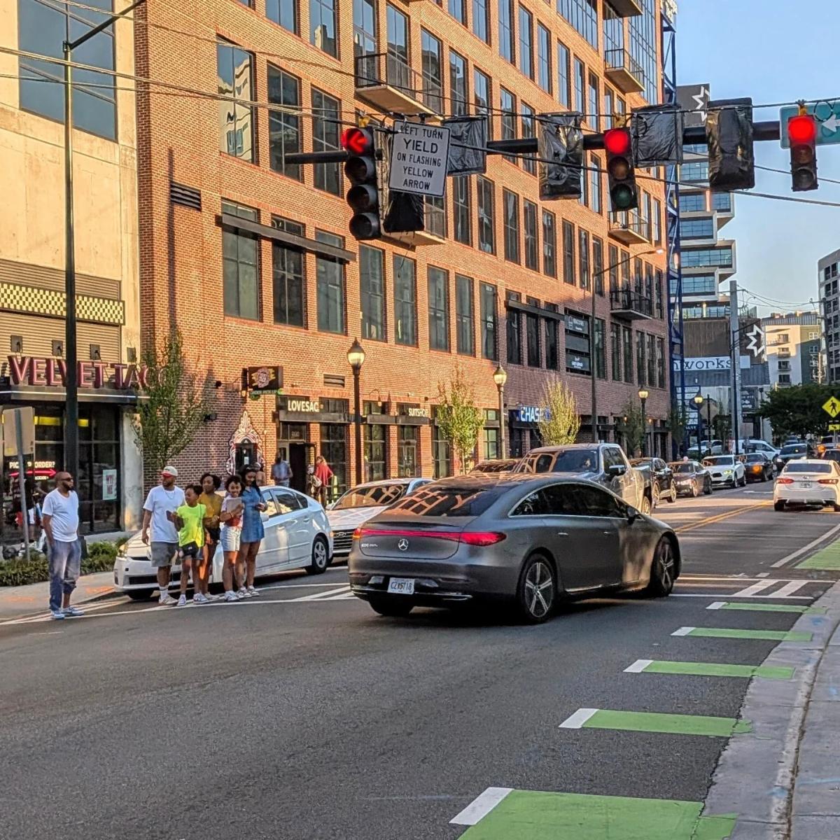 14th & Howell Mill Needs Pedestrian Scramble to End Delays