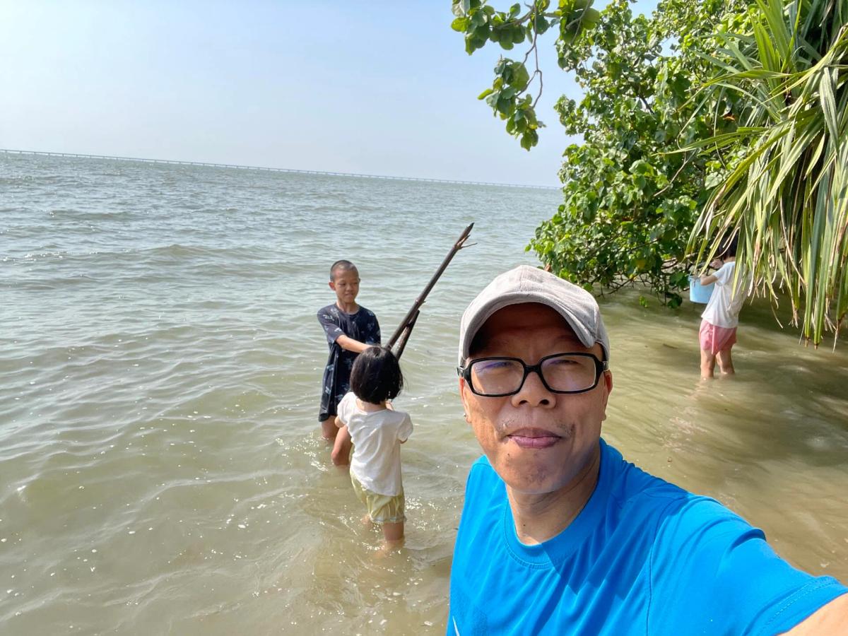 Teach Kids Clean‑up Before Beach Fun