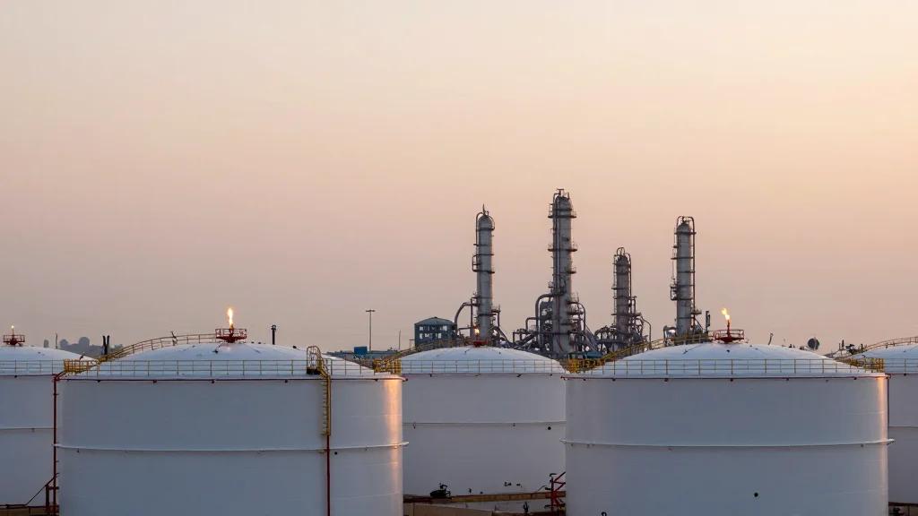 Kuwait Oil Output Drops to 1.3 M Bpd Amid Hormuz Shutdown