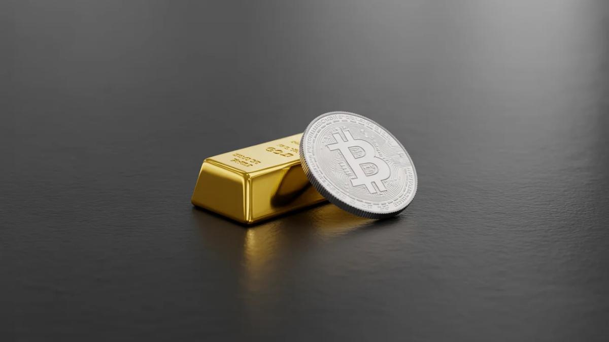 Dalio Advises Holding Both Gold and Crypto