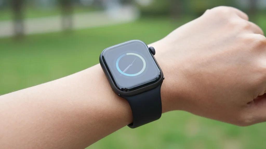 User Hopes WWDC 2026 Fixes Watch Wrist Flick, Live Activities