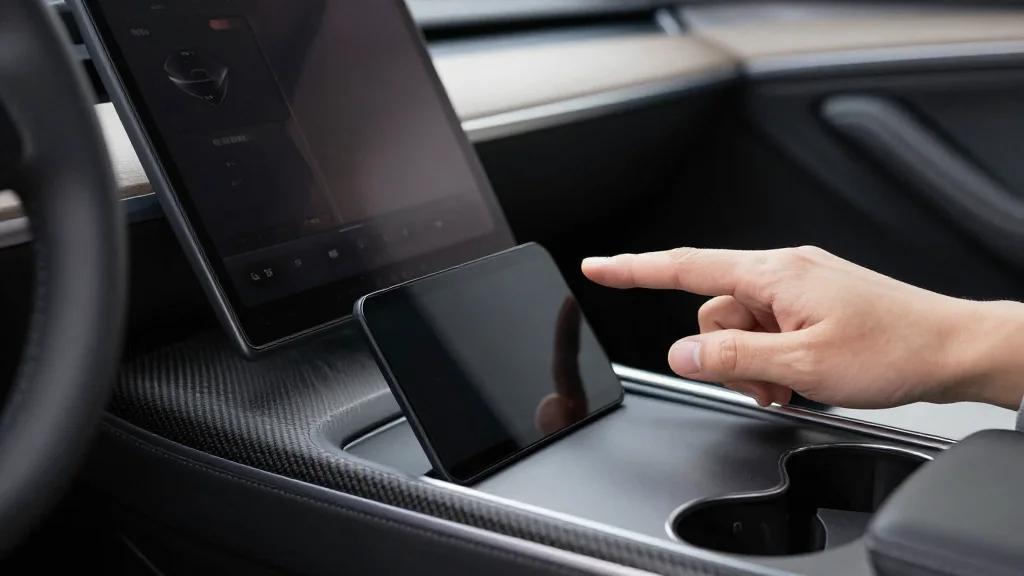 Porsche's Wild Curved Display Is The Car Touchscreen Done Right