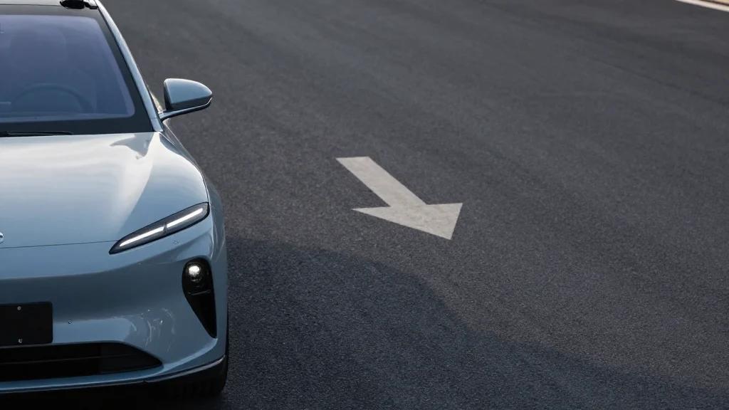 2 Auto Retailers to Watch Despite Cooling Sales and Global Tensions