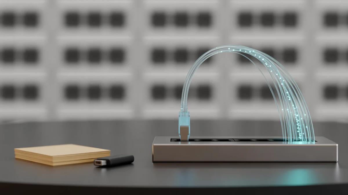 The Missing Data Link in Enterprise AI: Why Agents Need Streaming Context, Not Just Better Prompts