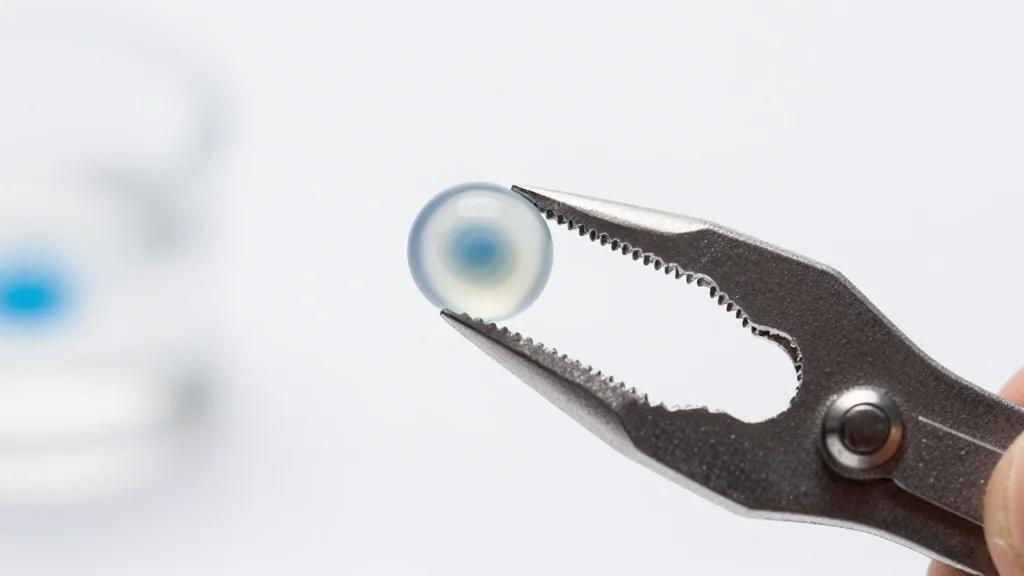 Handle with Care: Mobile Microgrippers Pick up Cells in a Pinch