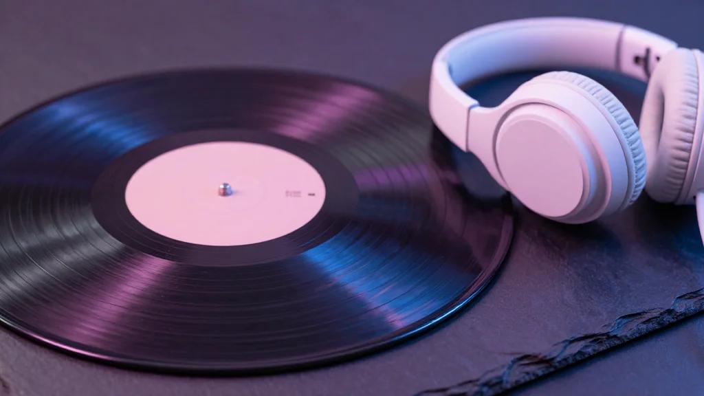 Vinyl Williams – Soulgaze